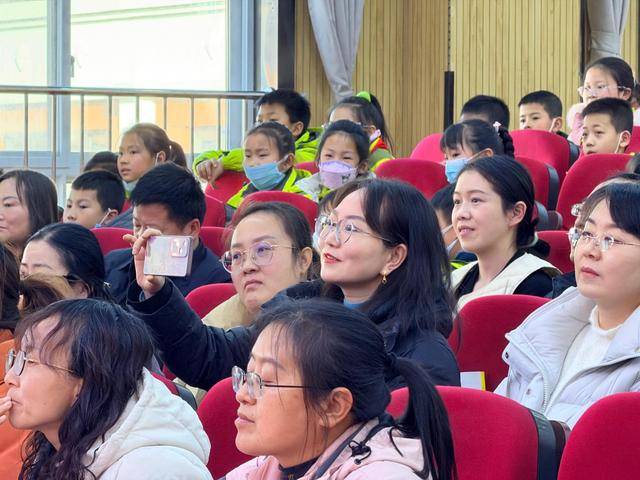 “英”韻飛揚·精彩綻“Fun” ——啟文小學英語口語風采大賽活動紀實