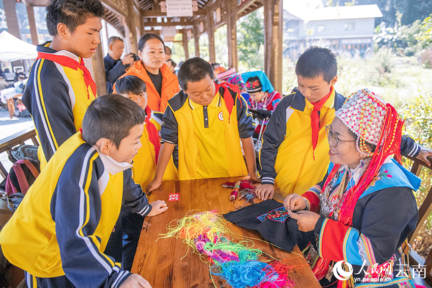 巧手織夢 雲南省文山州刺繡大賽落幕