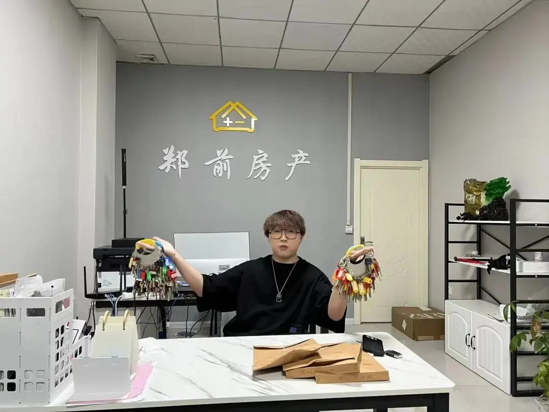 鶴崗「房產一哥」，轉行擦邊背後