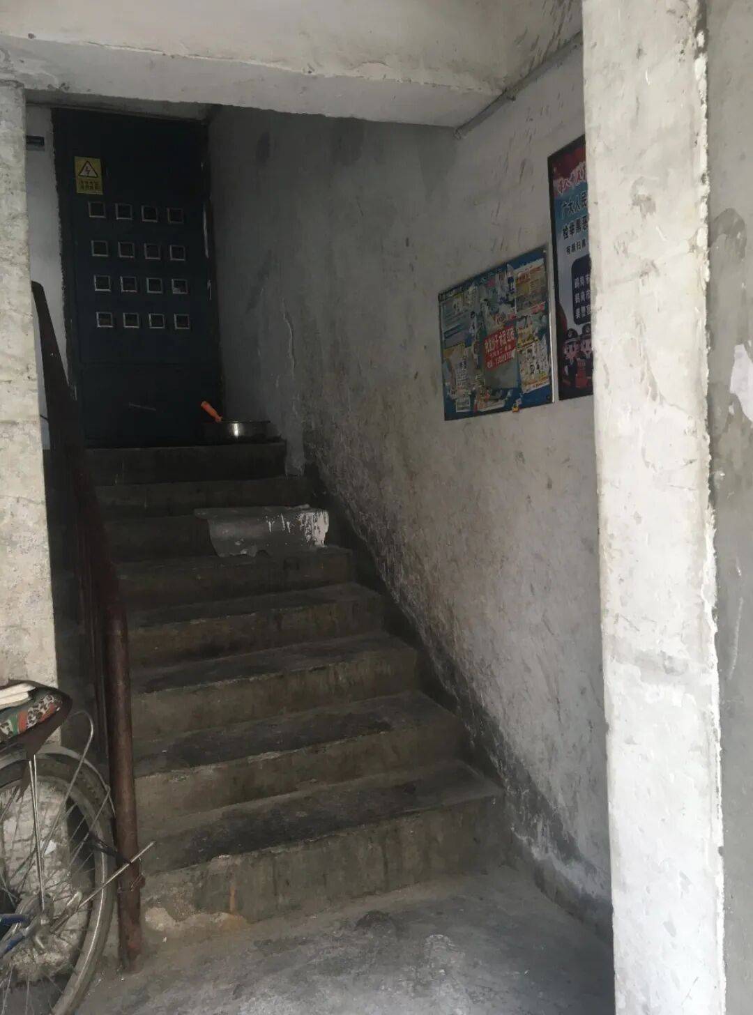 鶴崗「房產一哥」，轉行擦邊背後