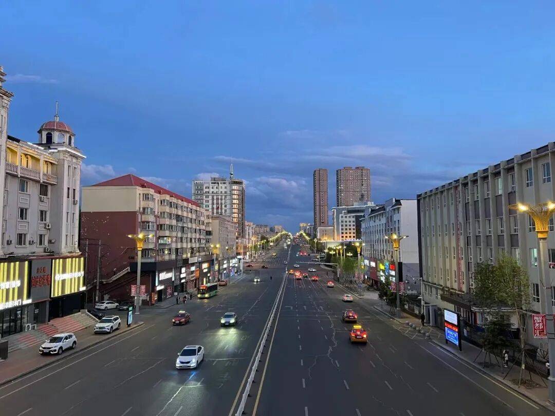 鶴崗「房產一哥」，轉行擦邊背後