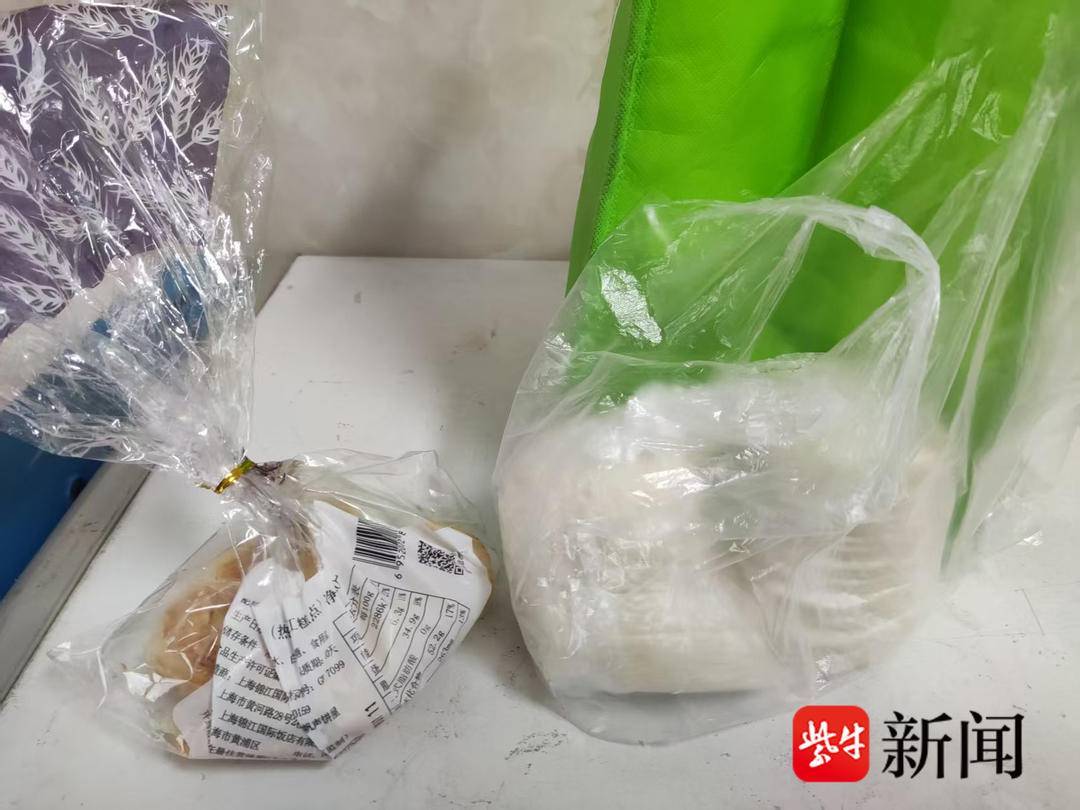 暖心守護 “煙火氣”！南京公交師傅拾金不昧，八旬書法家揮毫贈墨寶點贊