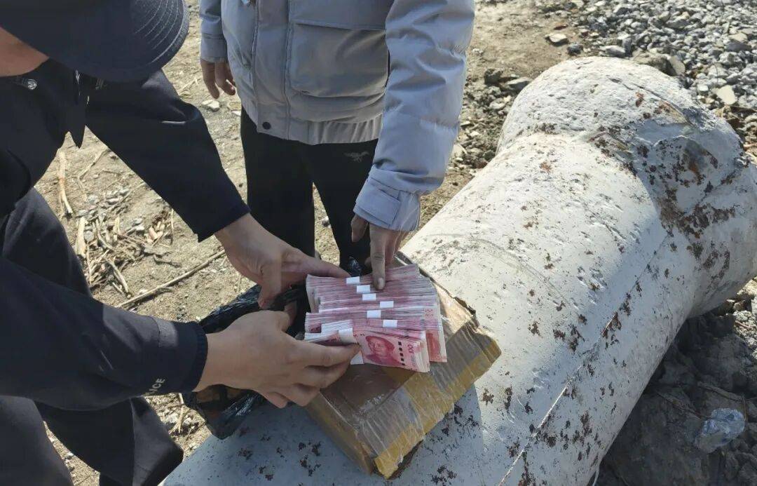 男子把6.5萬現金塞進水泥管，竟是為了投資？