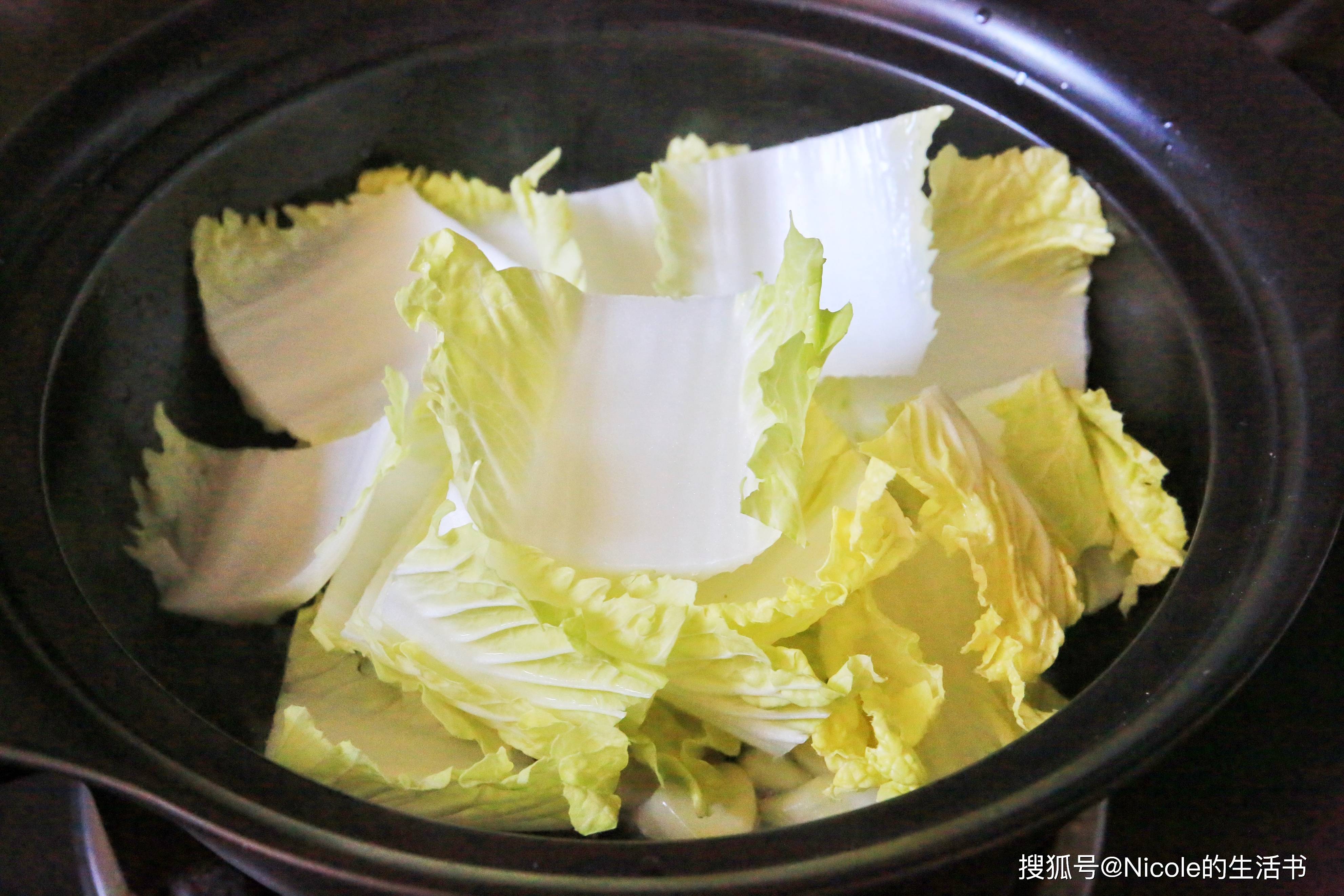 原創帶來無限暖意的秋冬美食：砂鍋白菜丸子煲