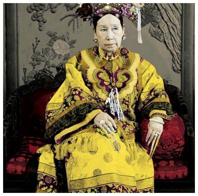 原創慈禧一生只寫了一首詩，後來被編入小學教材，如今大家都耳熟能詳