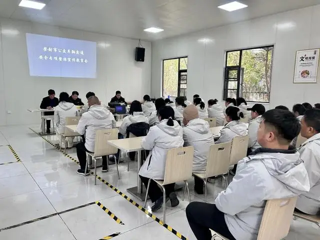 鄭州交警深入公交公司開展教育培訓活動