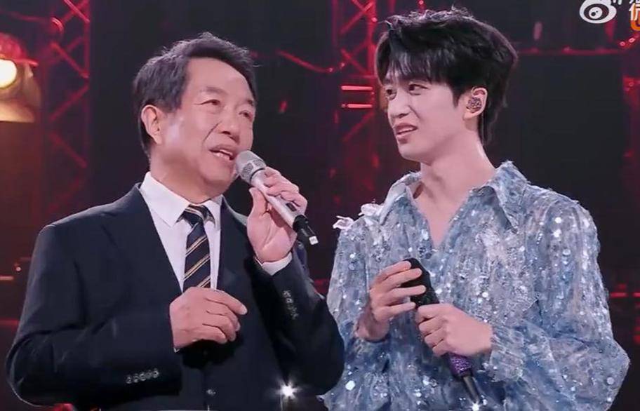 黃子弘凡父親陷“留學騙局”羅生門，有三個關鍵問題需釐清