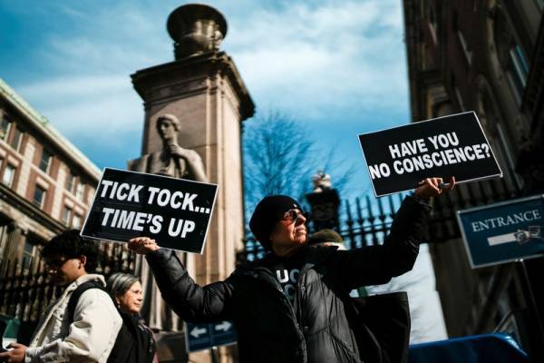 假扮警察強闖哥大！ICE抓女留學生，紐約市長找特朗普撈人