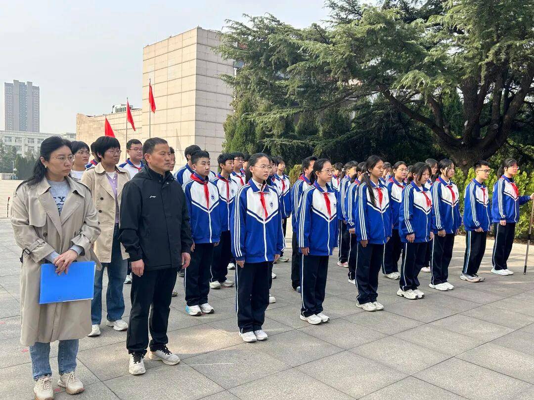原創清明祭英烈 薪火永相傳——濟南市萊蕪第一中學初中部（濟南市魯礦中學）赴萊蕪戰役紀念館開展祭掃活動