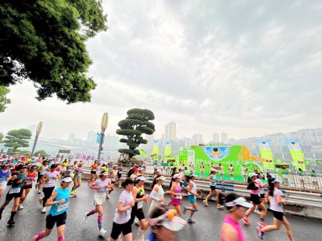 2026重慶女子半程馬拉松賽，1.5萬女性跑者釋放元氣力量